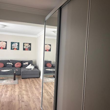 Divany Apartaments Brasov - Coresi Mall Braşov Exterior foto